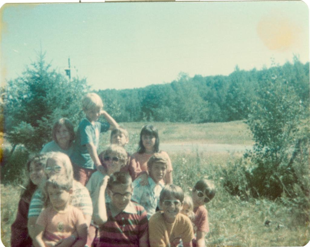 There was an army of kids. When we descend on the lake, the skiing queue would be a long one.