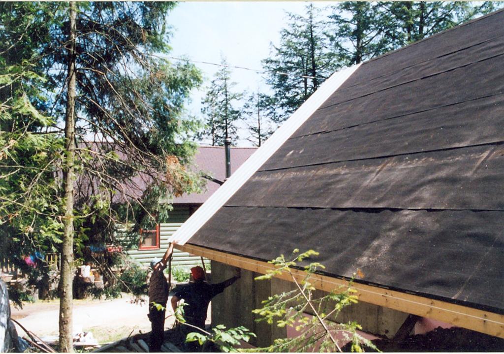 The new car hole got metal roofed. Given all the rain, it was quite timely.
