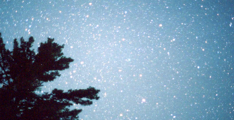 I've seen comet Hale/Bopp.  I've photograghed comet Hale/Bopp.  Comet Machholz is no Hale/Bopp.The comet was about 9 degrees from the top of Polaris and magnitude 6.  You can see it here just to the right of center as a greenish blob.