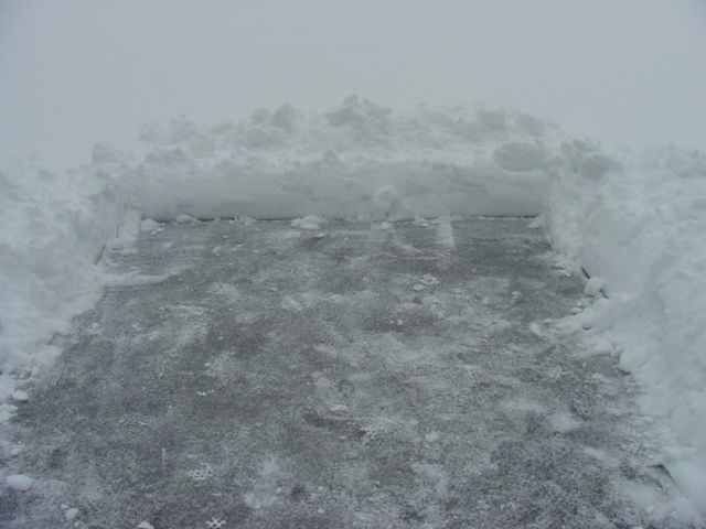 The final swim of 2005 was started by clearing a section of ice.  The snow was over a foot thick and medium heavy.