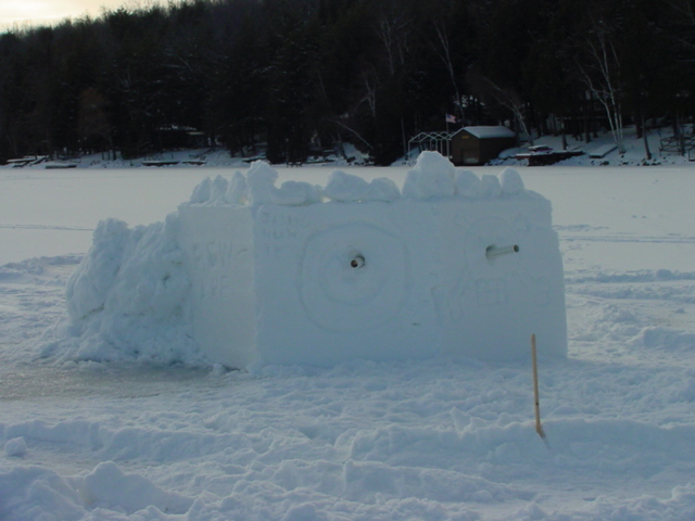 SSJ's team added some snow bolders and ideograms of warning to their walls.