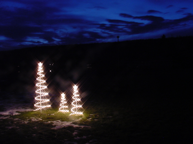 The high temperature on Saturday was almost 50°F.  As the sun set and the Christmas lights flickered to life, clouds started to roll in and the temperature started to drop to more seasonal levels.