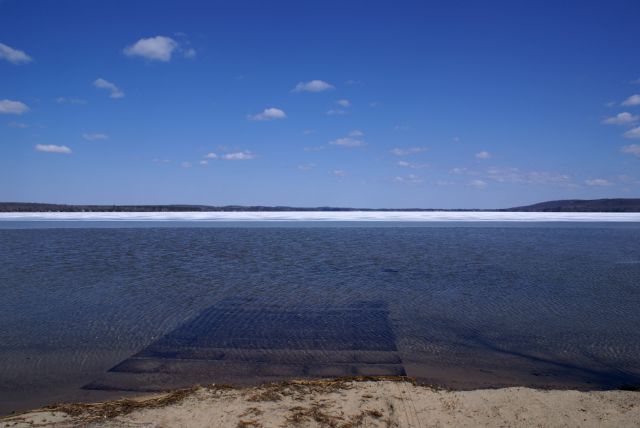 The boat launch at Veterans Park was open.  No boats were put in while we were there.