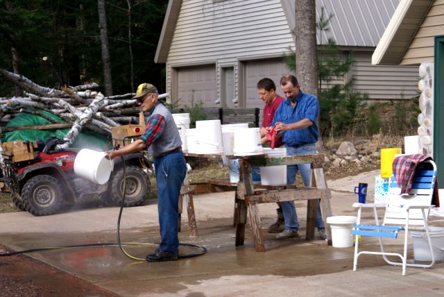 Taps were pulled and buckets washed all weekend, marking the end of the 2007 sapping season.  We helped by taking a few pictures, doing 27 holes of golf.