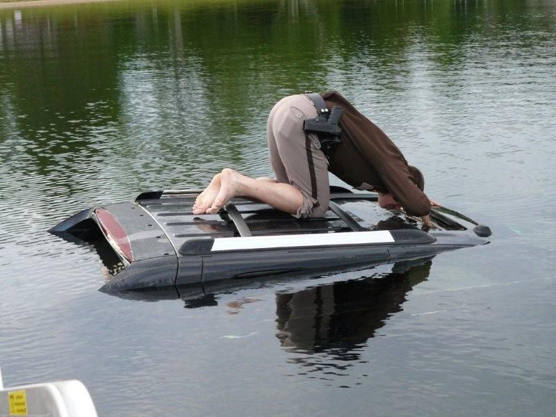 No bodies were found in the car.