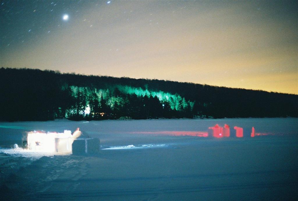 Just before 7:00 PM, last minute peace talks broke down between the two sides and ambassadors were recalled.  At 7:00 PM the southern fort was put on tactial alert (note the red glow).