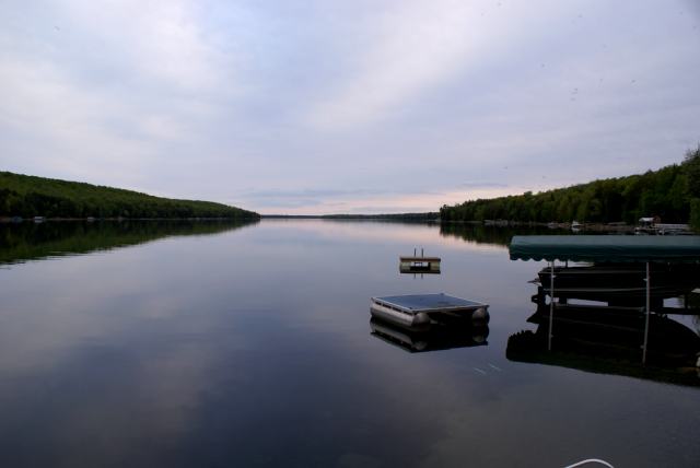 The lake was extra calm on Friday while we golfed at Nicolet  and xxLt pruned some tree limbs and flanges back in Milwaukee. (Note to xxLt : You should really use a nail clipper to trim finger nails.  They are lighter and easier to use than a chainsaw and, unless you get really wild, you won't require stiches afterward.  It's also is better for your golf game.)