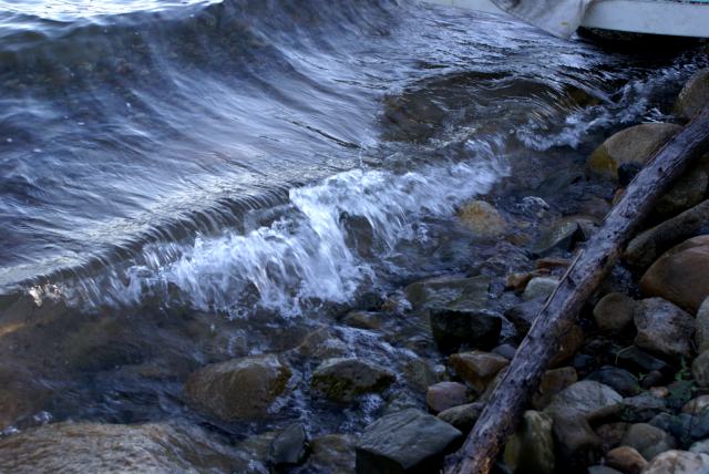 The north end of the lake was wavy all weekend.  The lake temperature held at 77°F, down from a peak of 84°F mid-August.