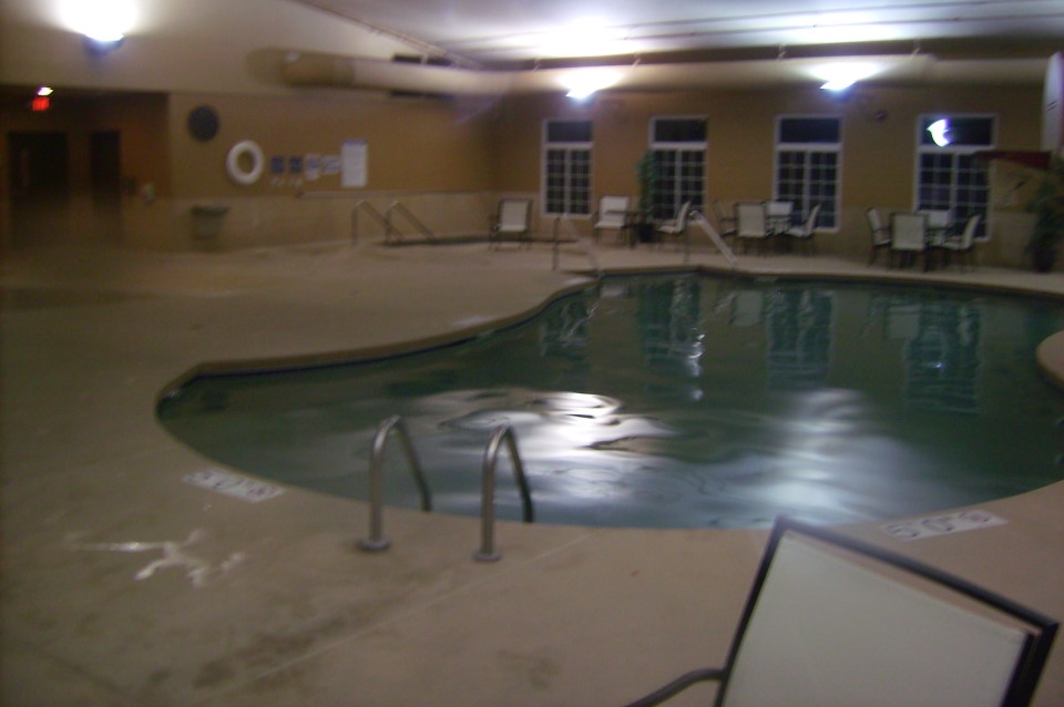 The Best Western in Crandon has a pool.  And a hot tub.  The temperature of the room is 73°F.  The pool is close to 88°F.  The hot tub is warmer.  It took about an hour to de-ice Wednesday's skiers.