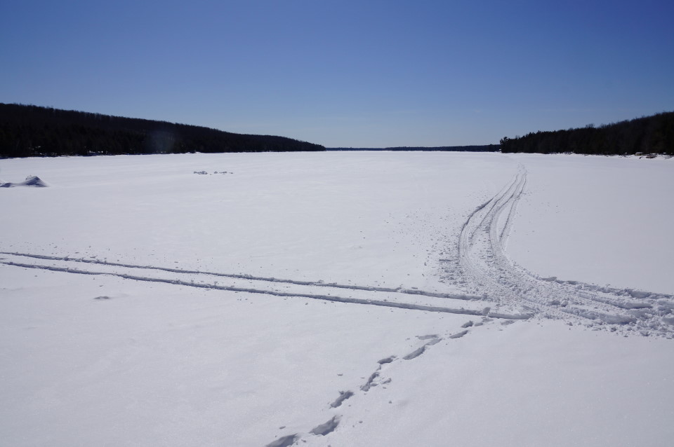 Winter is making a pest of itself by sticking around too long.  Look back at the last 4 years of close-to-this-date weekend summaries (<a href='/WeeklySummaryPages/2012/0318/10.html' class ='defaultlink2' target='_blank'>2012</a>, <a href='/WeeklySummaryPages/2011/0320/m3.html' class ='defaultlink2' target='_blank'>2011</a>, <a href='/WeeklySummaryPages/2010/0321/m3.html' class ='defaultlink2' target='_blank'>2010</a>, <a href='/WeeklySummaryPages/2010/0321/m3.html' class ='defaultlink2' target='_blank'>2009</a>) to underscore that.  What this year lacks so far in exposed grass and emerging ferns, it more than makes up for in deep snow.  You'd think that with all the snow Lake Lucerne might go up this spring, but it's been observed that bringing the lake level up is more a function of spring rain than snow melt.  Still, lots of melting snow should help.<br><br><br>-Nemo, not golfing any time soon.