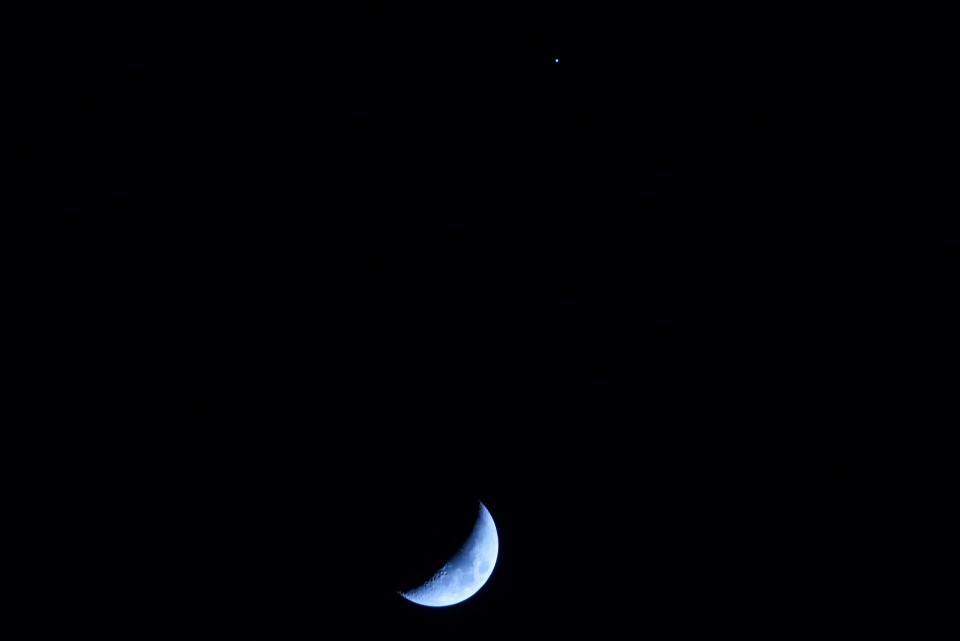 The Moon and Jupiter shared the same frame on the cold night of the 17th.  It wasn't the extra special cold of Deep Winter but rather the deep, damp cold of a drawn out Thaw.  It was the same chill that roamed the northwoods for the last 4 days.
