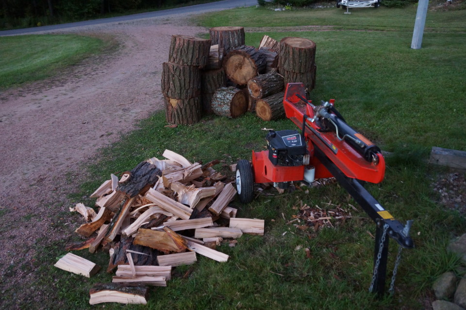 Earlier in the week, we got a hold of some 100+ pound chunks of tree.  It turned out to be  no small task to split those 100+ pound chunks into more manageable pieces.
