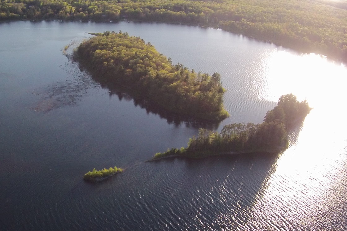 The gap between the islands is looking really flat and inviting.