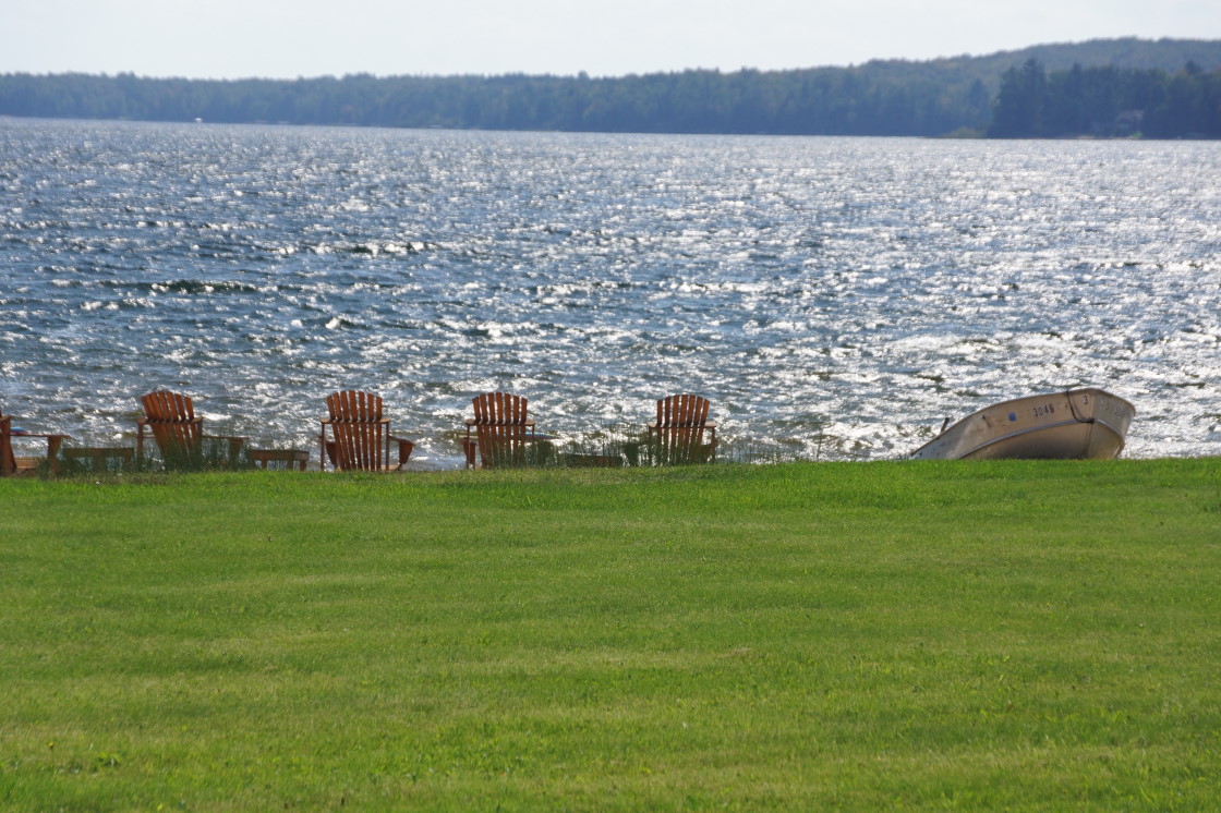 A strong wind from the South, kept the North end of the lake rough. There was little skiing last week in the 70°F waves.