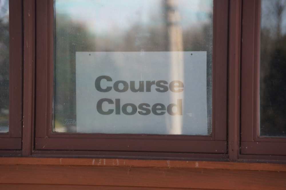 There were also more subtle signs that the course may not have been open yet.