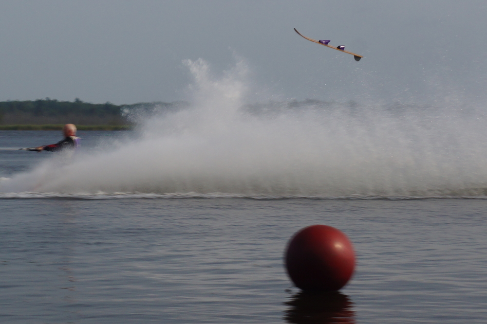We'd like to take the time to thank Victoria for getting these wonderful shots of the "Flying Ski" and further add the knottlane drone also recorded a video of the happening that will make the interweb soon.