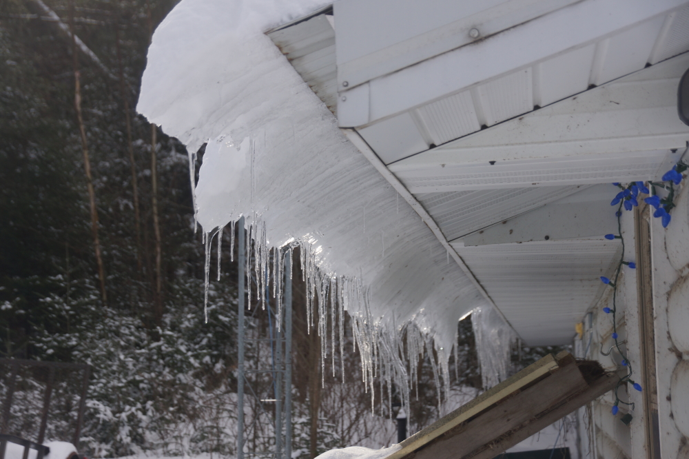 The freeze-thaw-freeze cycles have given the bar back its roof long, seasonal "teeth".