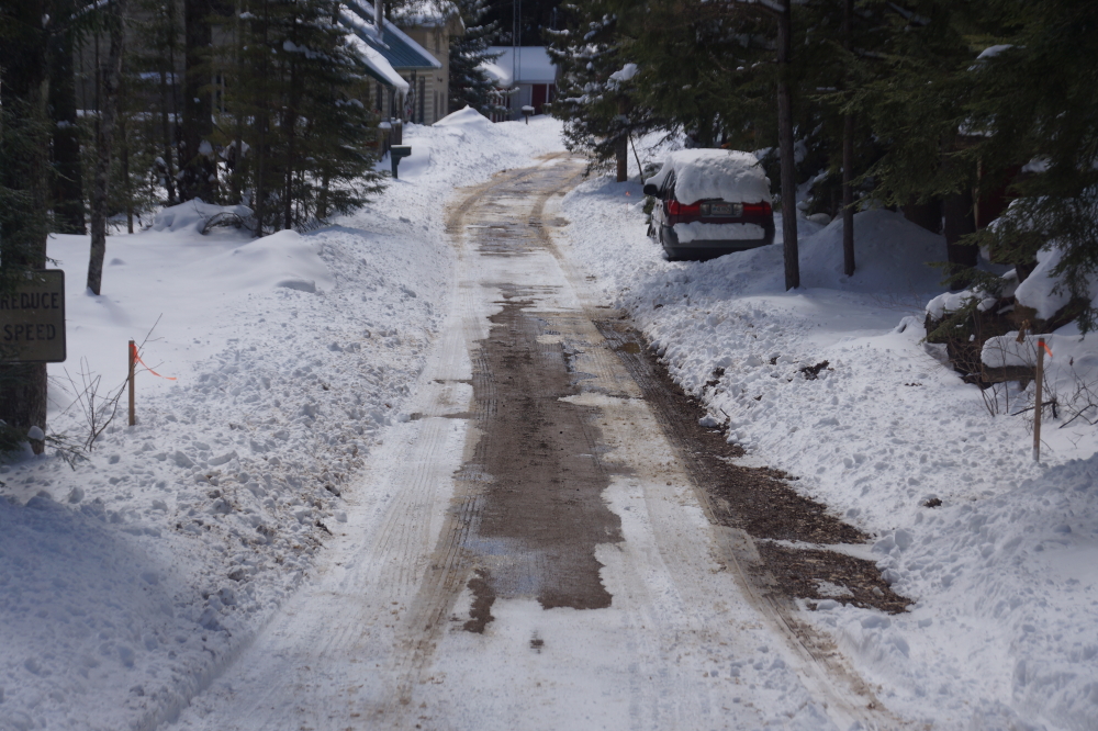 By week's end, Knott Lane went from that need chains thingy to a muddy, icy morass. There was a lot of sliding and a few soakers, but no one fell. No one we know anyway.