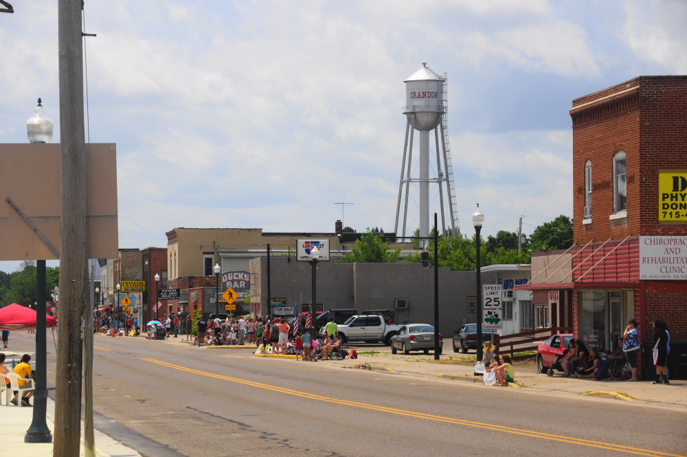 The weekend hot (90+℉) kept the crowds down for Crandon's annual 4th of July Parade.