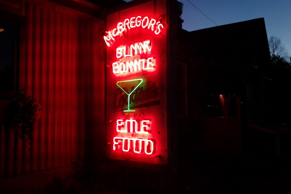 With the disturbingly early sunsets and the convenient lack of summer crowds, last week was a wonderful time to visit some of the small town supper clubs that hide in plain sight here in the northwoods.  This was our first visit to McGregor's Blink Bonnie Supper Club (8997 WI-70, St. Germain). It won't be the last.