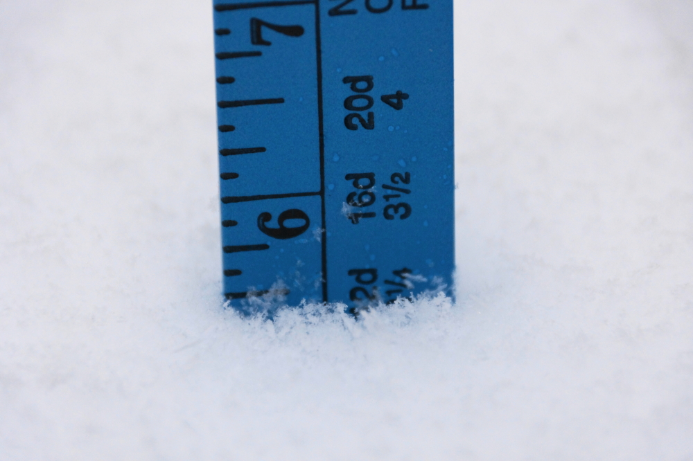 Lake Lucerne's ice was covered by 2 snow events last week. The first resulted in 5.5 inches, the second 3.5 inches. That's close to 9 inches for the week. Oddly enough, it didn't seem all that snowy.