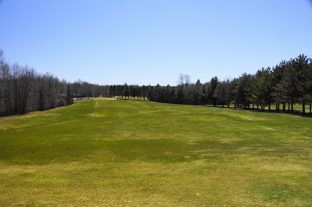 A clear sky on Sunday made the 60°F feel like 70°F. With the Buckets cleaned, the last syrup canned, and the lake still frozen, it was time to golf.