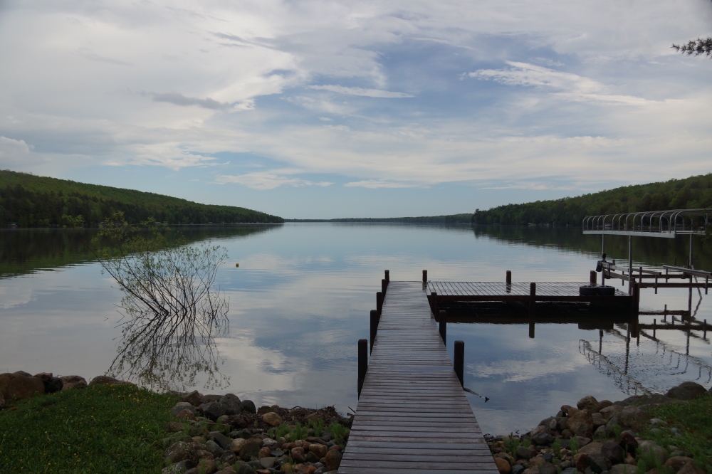 The almost frost of Sunday morning was a bit of a surprise after the hot at the front of last week. Going forward, it looks like the hot will be back, but Sunday morning has re-taught us to cherish the warm while it's here because it could be gone by next Sunday. Until it ends, grab your suit, fire up the boat, start the  pre-season Rafto schedule,  and pass the tanning butter.<br><br><br>-Nemo says, " Ed, your lake is ready."