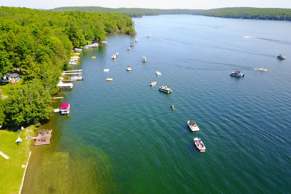 Right on time, the boats queued up and navigated North around Lucerne.