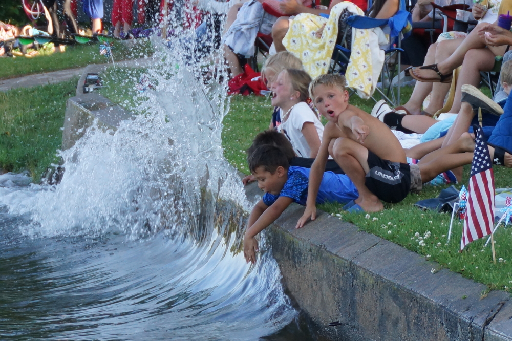 As a giant wave works its way down the wall to the faces of the bold, the shore show can rival the most difficult dock start or the tallest pyramid.