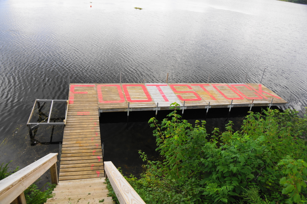 The footstock dock, the flat, well spelled heart of the competition, was put in on Saturday by an understaffed, dedicated team that did not include any knottlane staffers.