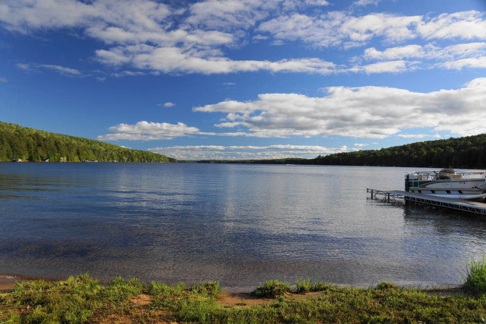 Sunny, not too cold, and flat were the touch stones of last week. In retrospect, there should have been more skiing. Boat traffic has fallen off quite a bit last week.  It seems that some are trying to beat the Labor day weekend rush and pull boats and lifts now rather than later. Big Mistake! The best skiing is September Skiing. The days may be shorter, but the traffic is lighter and the tubers are back in school.<br><br><br>-Nemo vows to Swim and Ski into September.