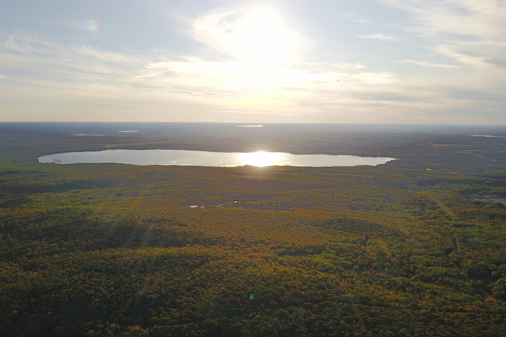 To the West, between Lakes Lucerne and Metonga, there seems to be more trees changing..
