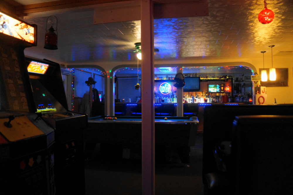 The first bar night in a long time was held on New Year's Eve. Notably missing were any flaming drinks and shots. This may have been due to a surplus of limes that made gin and vodka tonics the drink of choice for many.