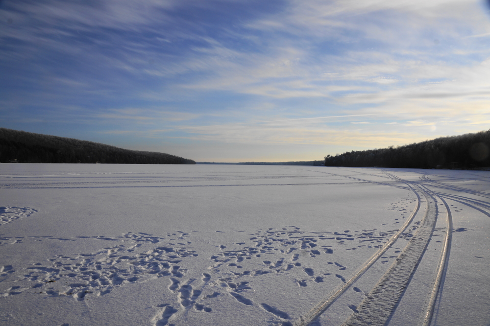 The good news is that the weather should remain mild well into next week. The bad news is the snow shortage. There are already rumors of desperate construction battalions stealing snow from driveways, lawns, and Laona.   Local governments are considering passing ordinances that limit the size of new forts. The Southern fort builders have already declared their fort a light truck to avoid complying with these proposed new standards. It should be a good show visible from the knottlane webcam on Saturday around 7:00 PM<br><br>-Nemo, once more unto the breach.