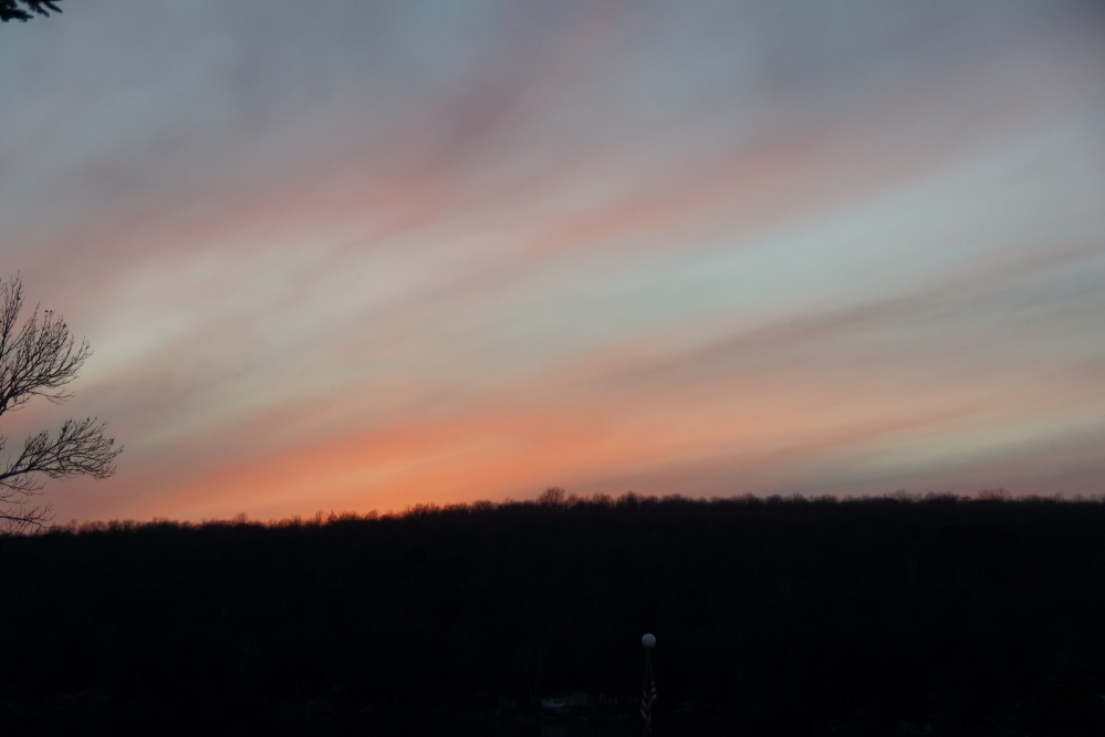 The few wisps of clouds at sunset (and the dew point) kept the weekend morning frost at bay.