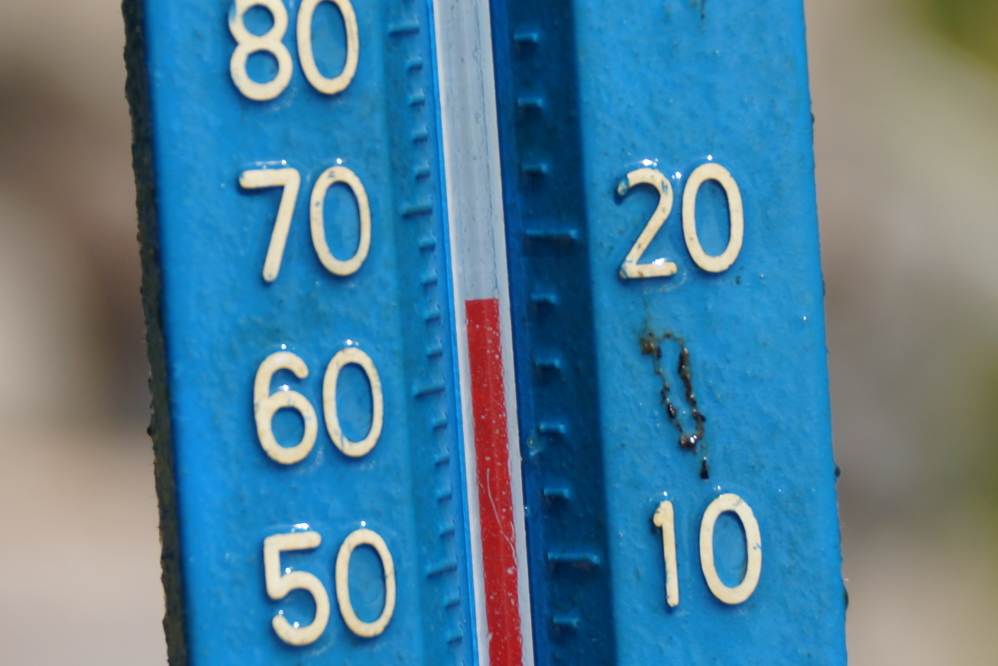 Lake Lucerne's temperature started off in the mid 60s°F, then got better just before the weekend. 