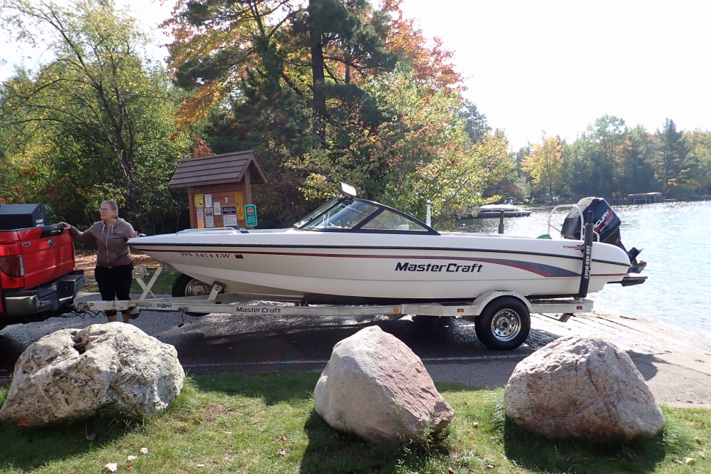 Alas, we were not among them. Despite reports to the contrary, getting the boat out at the landing was easy. 