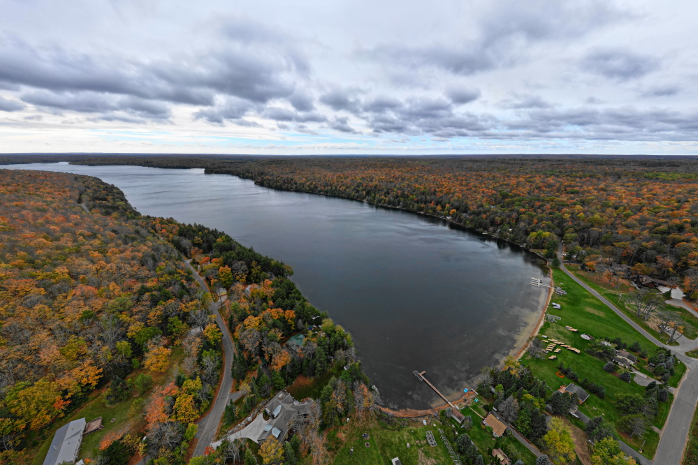 Last week continued the season's steady march to ice-in. The lake got a little cooler, shadows got a little bit longer, and the trees got a little more leafless. Unlike the <a href='/WeeklySummaryPages/2020/1025/20BelowNormalN.html' class ='defaultlink2' target='_blank'>unfortunate events of Octobers past</a>, there's been no snow yet, so we've got that going for us, which is nice.