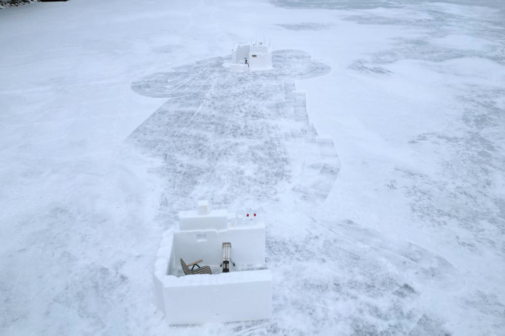 Due to the snow mining operations required for building the ramparts, this year's unprecedented Wednesday war had a practically snow free no man's land.