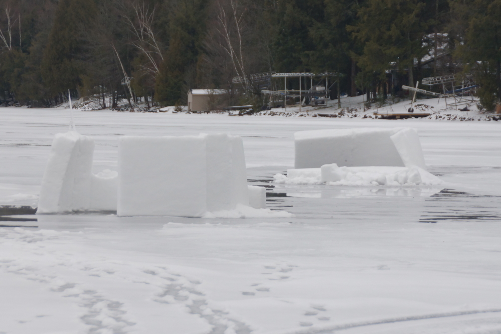It got warmer on Thursday. This was intensely reflected in the state of the forts around mid-afternoon.