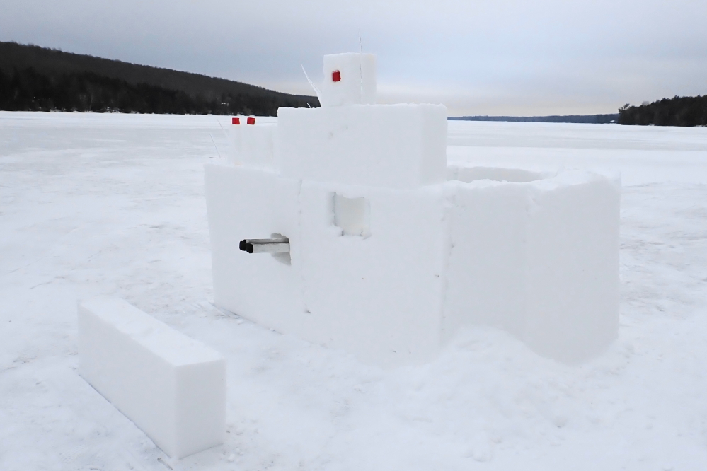Just after noon on Wednesday, the southern fort was finished. It boasted a Krispa class launch cluster, a polycarbonate window, and three red "Infinity Stones of Warning".