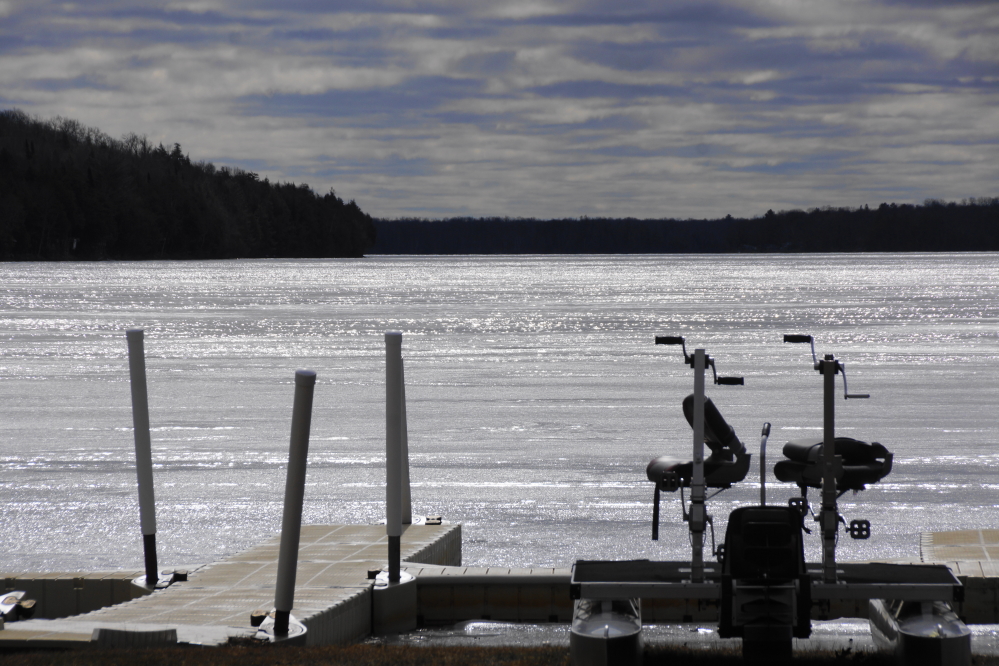 During the warmer middle of the week, the lake lost its shine and adopted a more matte finish. The weekend was colder and the high gloss look was back.