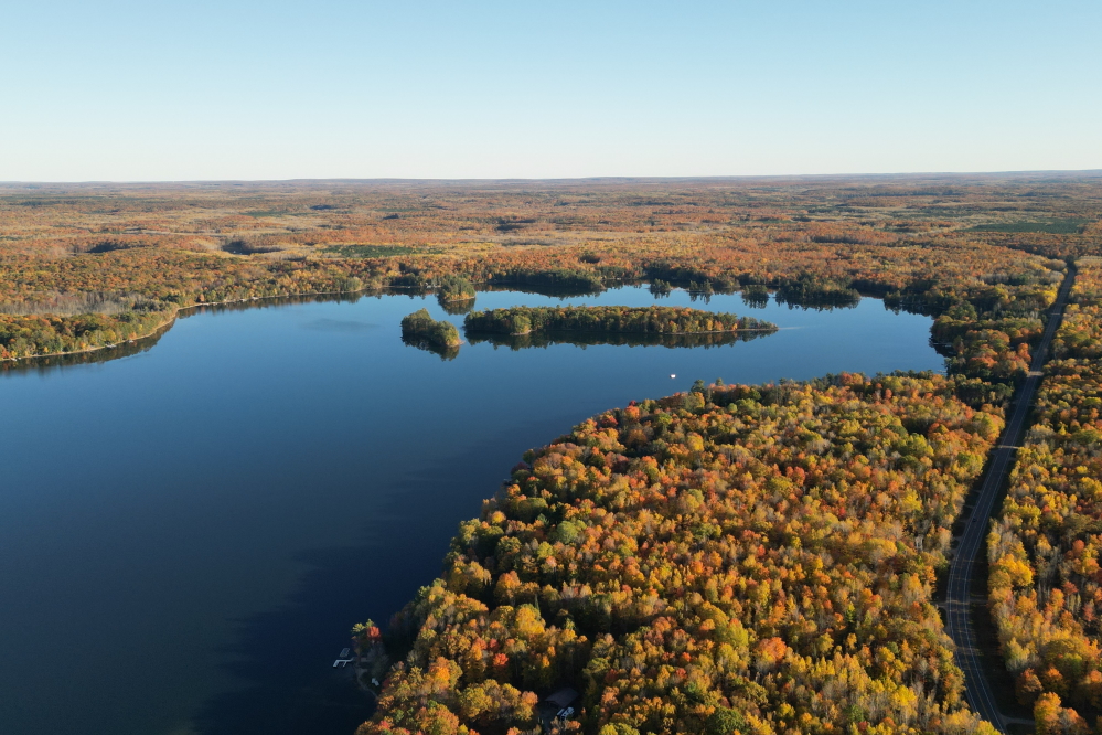 Several days last week had winds that were very light. Regrettably, nobody skied. Especially between the islands.