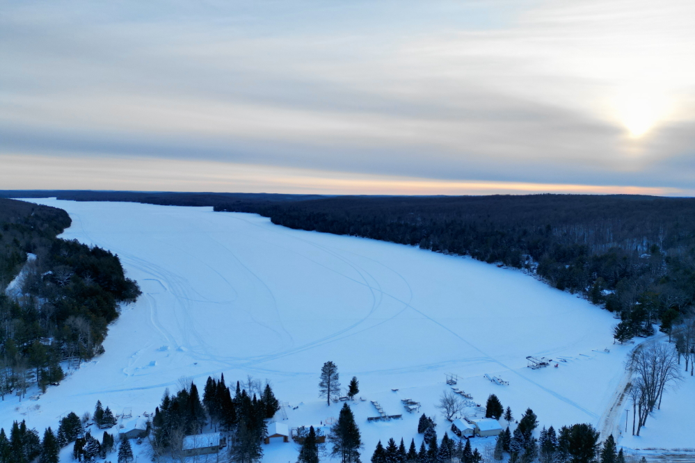 The start of the week had a high of 18°F and a low of 1°F. That was one of the warmer days. Sub-zero lows and highs that clawed into the double digits gave the week a distinctive January feel. Strong winds amplified the Januaryness to Deep Winter levels.  