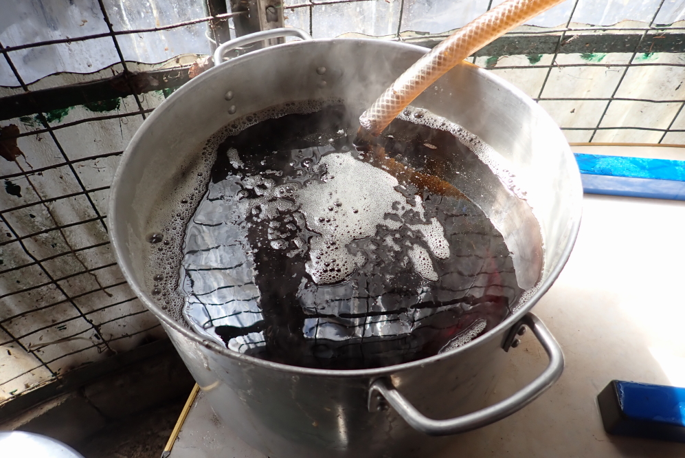 The single digit temperatures stopped the maples,  allowing the sugarmen to catch up with the sap backlog. A daily canning of syrup became a thing.