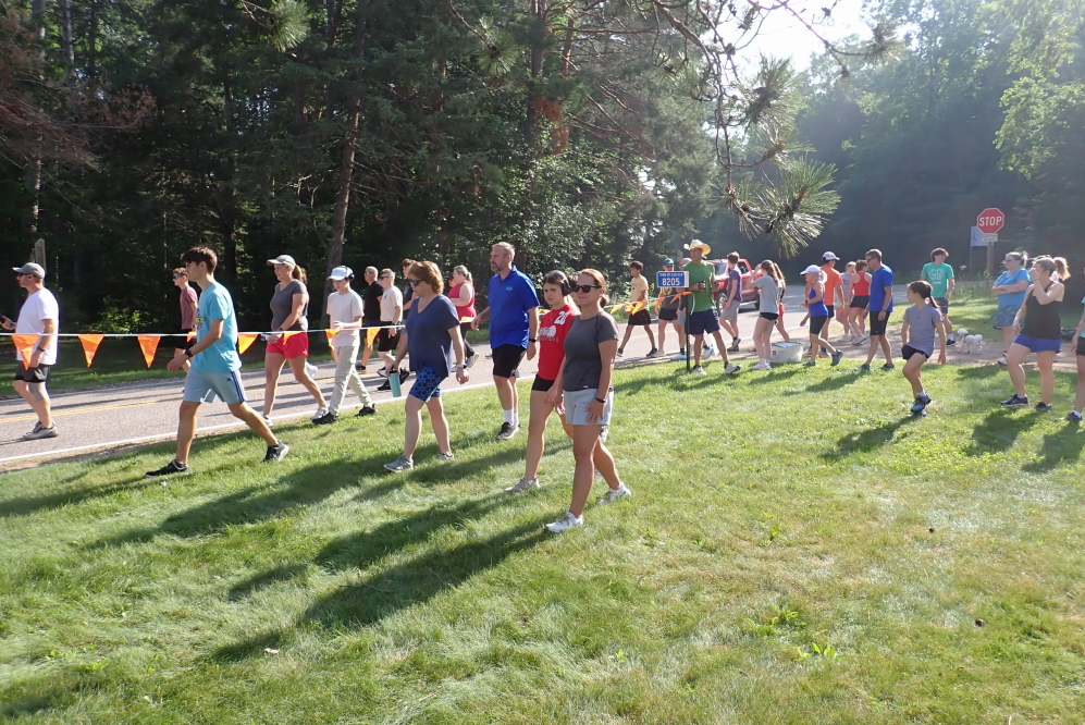 At 9:02, about 200 legs were put to the test along the east shore of Lucerne.