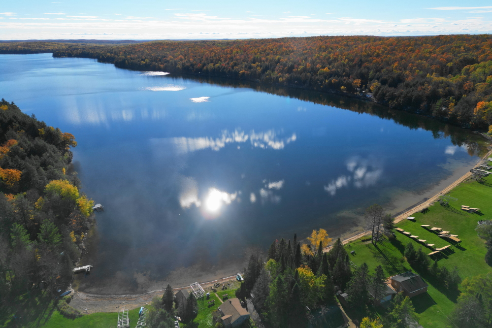 During many days, the wind died and the lake got super flat.