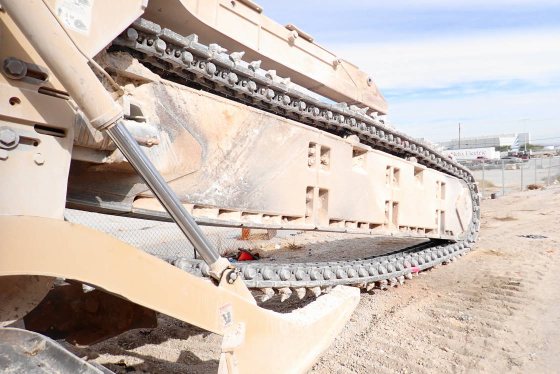 It doesn't appear to have the sharpest blade ever, but the hydraulics must help compensate for the chain's dullness.