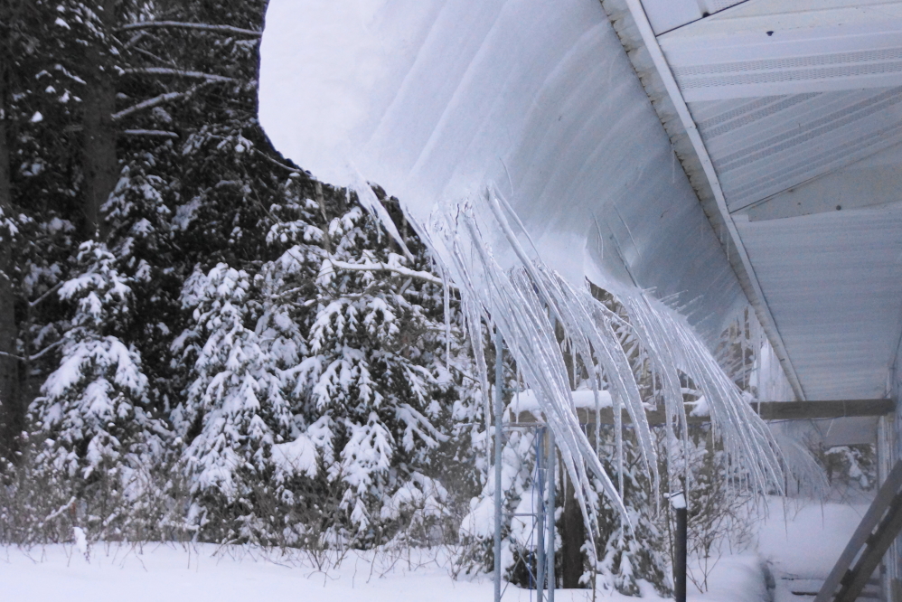 The above freezing days in the middle of the week grew the Bar's roof teeth back.