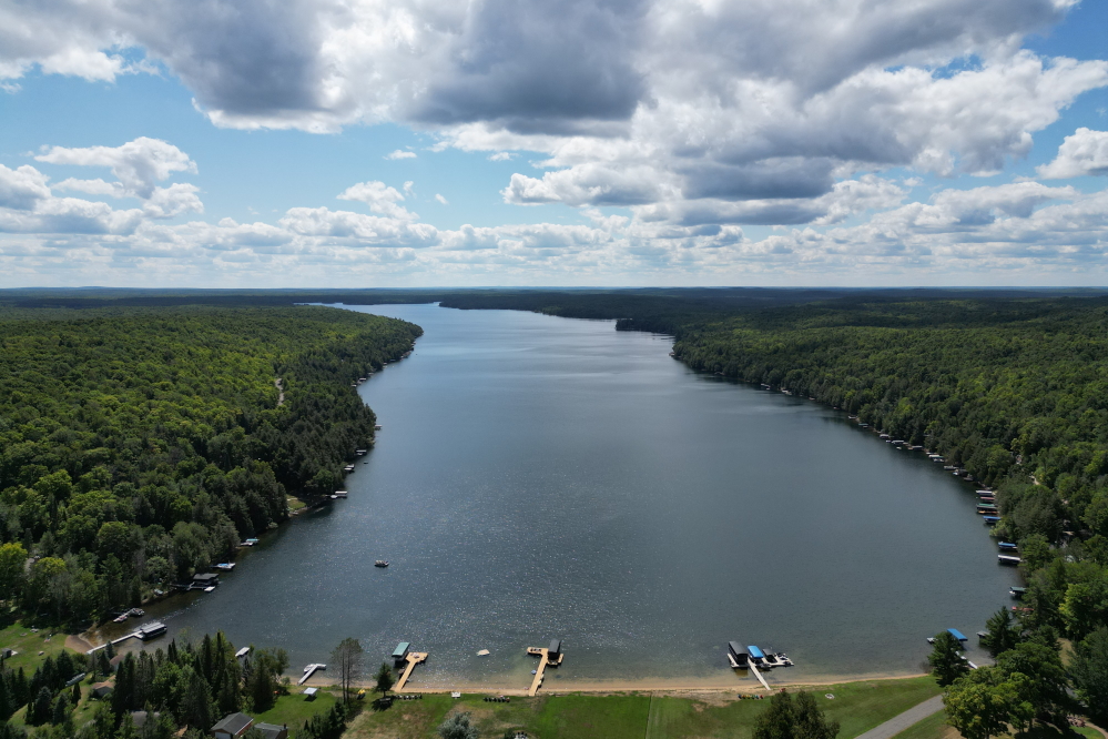 Last week opened with pleasant temperatures, a little sun, and no rain. The pleasant temperatures and sun were nice, but we really need rain. Lots and lots of rain.